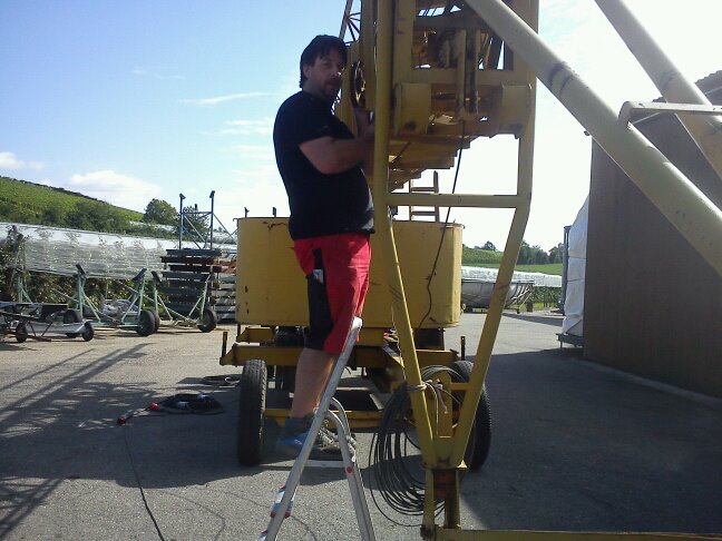 299641_183461921725225_6555704_n